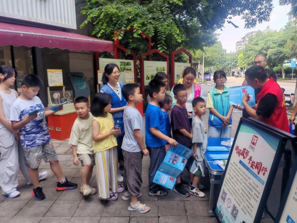 600浙江丽水莲都星湖社区开展反邪教系列宣传活动 图片1_副本.jpg 600浙江丽水莲都星湖社区开展反邪教系列宣传活动 图片1_副本.jpg